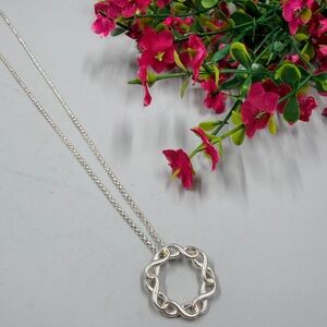 Avon Signed Silver Plated Infinity Symbol Wreath Pendant Necklace